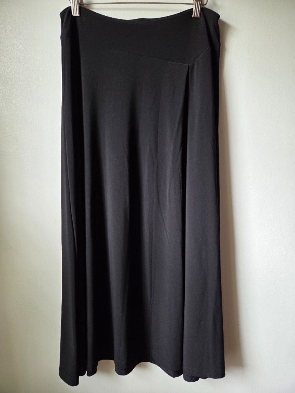 EUC TRIBAL SLINKY BLACK SUPER SOFT / FLOWY PLEAT SIDE MAXI SKIRT SIZE SMALL